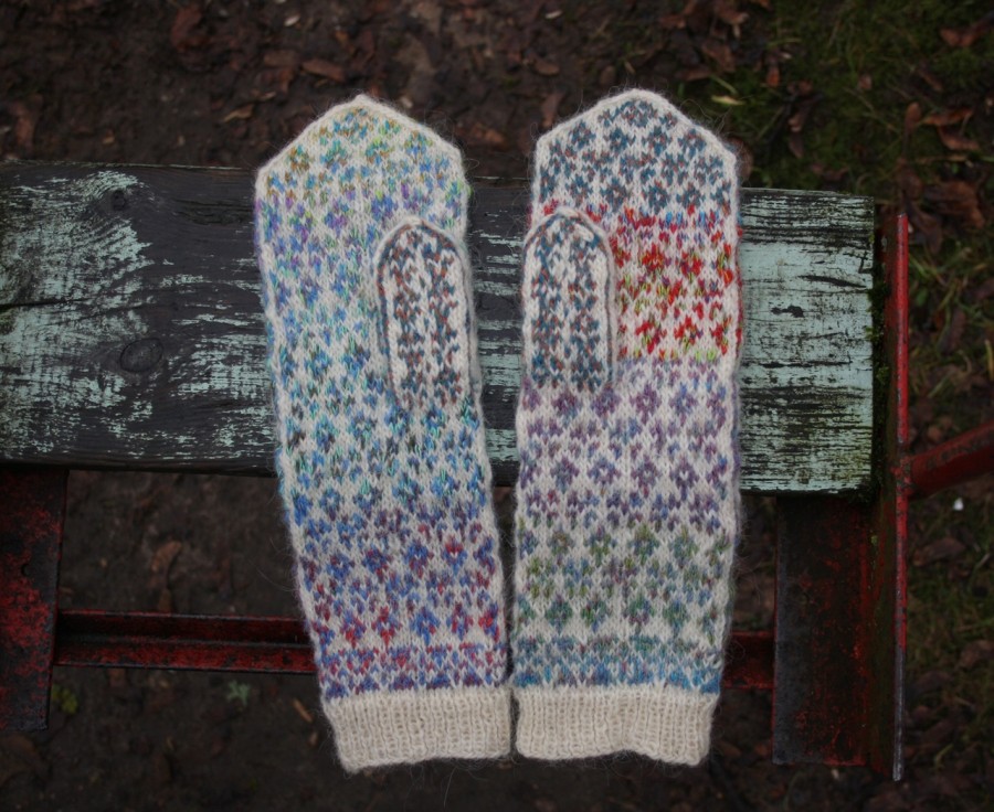 Original, woollen, hand knitted Mittens "2014"