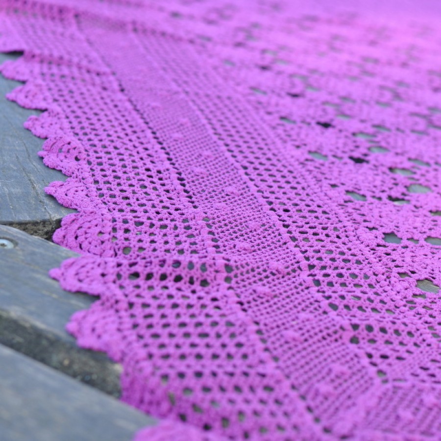Vintage crochet tablecloth (excellent condition)