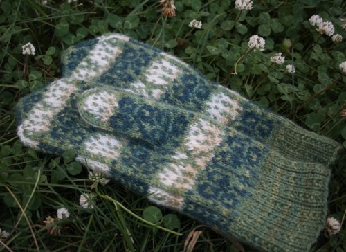 Original, woollen, hand knitted Mittens "White clover"