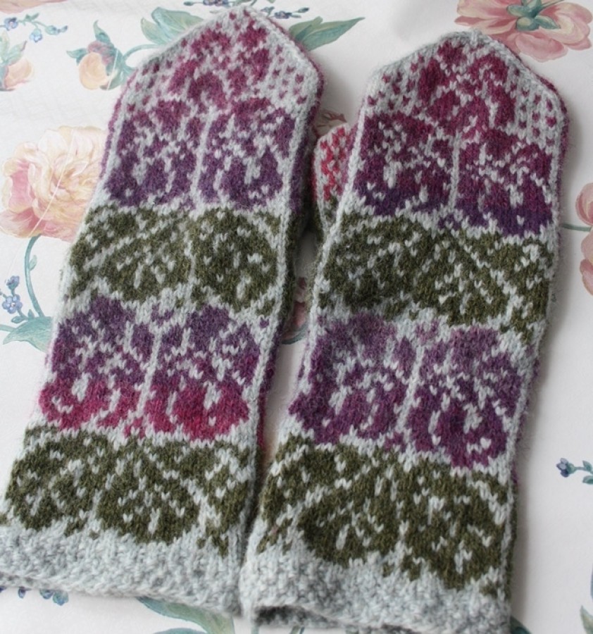 Original, woollen, hand knitted Mittens "Violets"